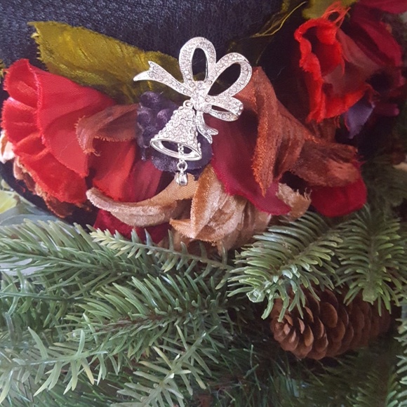 Anne Klein Pin - Picture 3 of 4